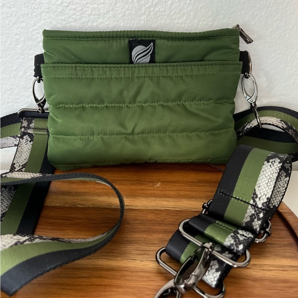 Think Royln Bum Bag Crossbody Puffer Handbag Green 2 Straps Green Snake Print - Picture 12 of 12